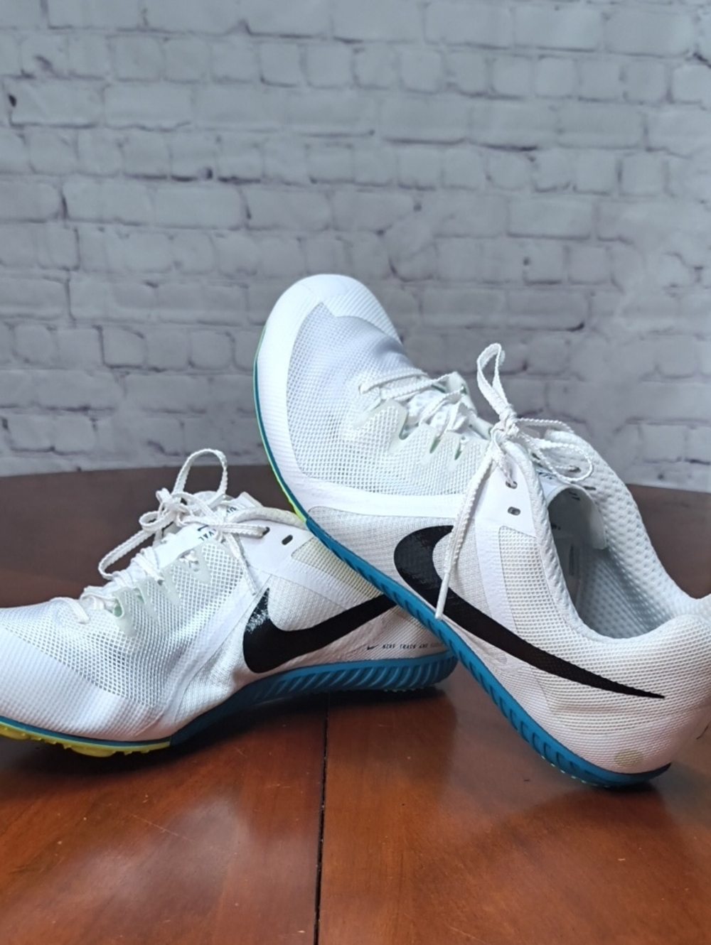 Nike Men’s White Running Shoes with Black Swoosh and Blue Accents Size 13 I40